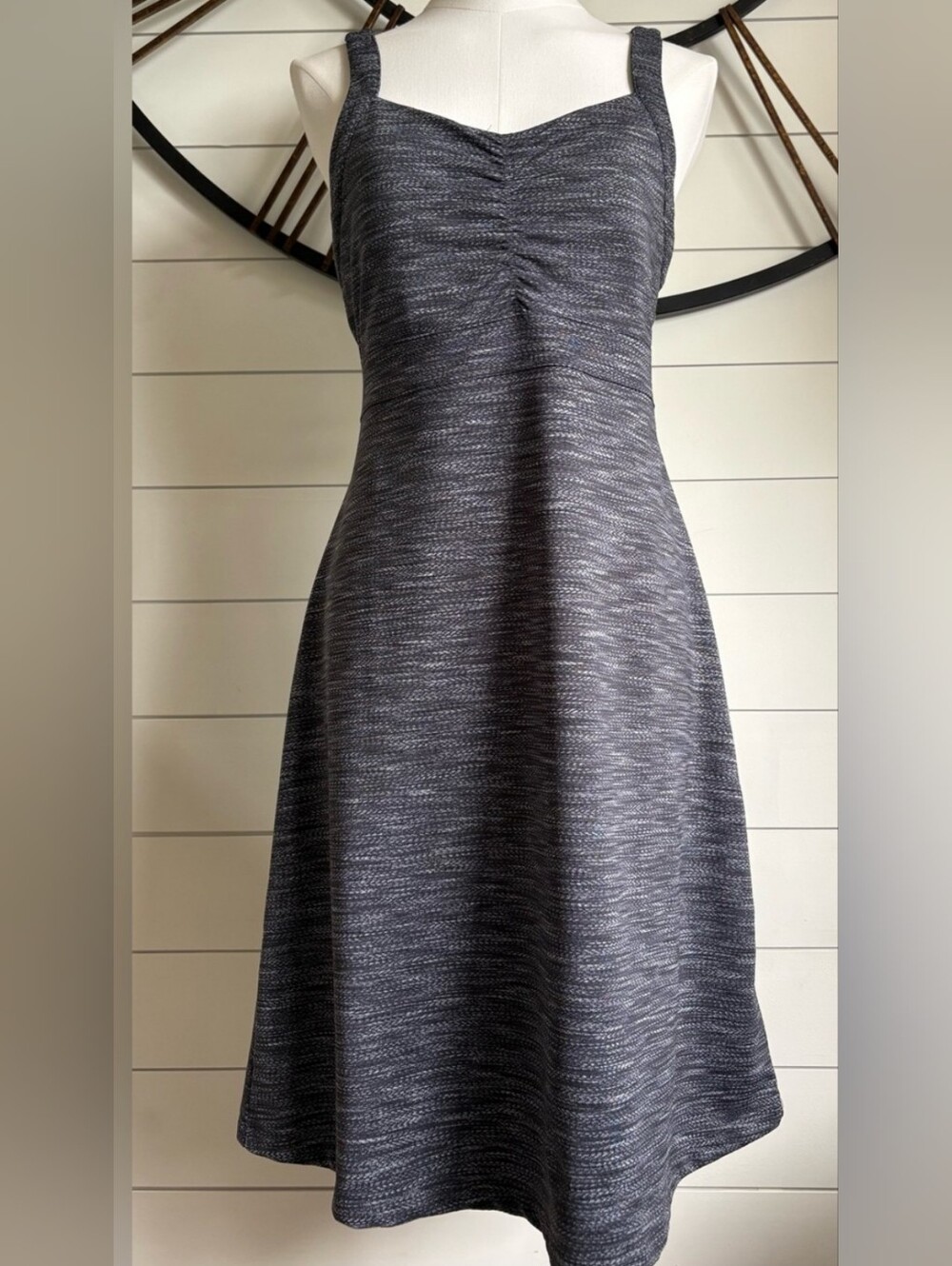 Title Nine Gray Striated Sleeveless Sweetheart Neckline Active-Wear Travel Dress